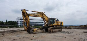 Komatsu PC700LC Kettenbagger mit Hydraulikhammer gebraucht