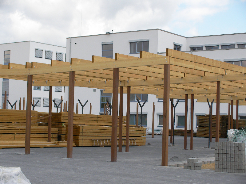 Bild Foto Mehrere Holzcarports Im Aufbau In Koeln Bruehl Polizeibeireich Jedes Jahr das gleiche Spiel: Der Winter in der Eifel bringt Frost und Schnee, und jeden Morgen heißt es, das Auto von Eis zu befreien. Wer das schon mal bei Minusgraden in aller Frühe gemacht hat, weiß, wie nervig und zeitaufwendig das ist.