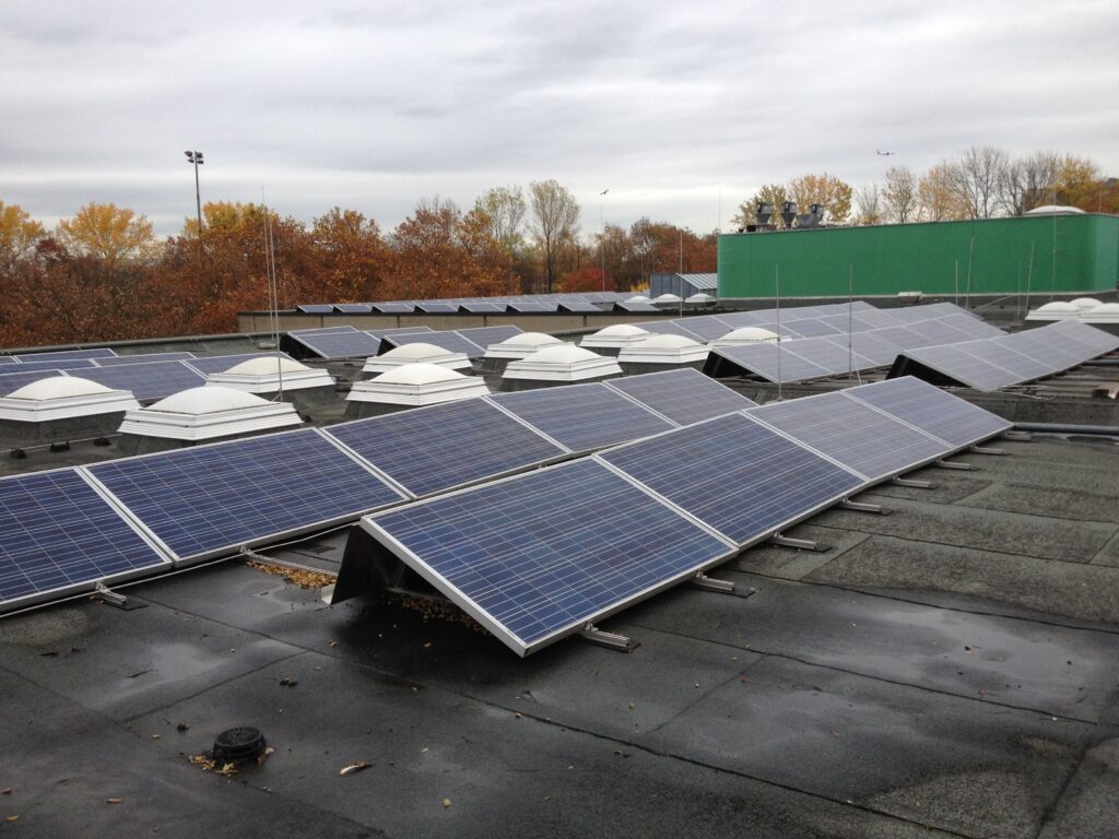 PV-Module - Solaranlage Flachdach Bitumen