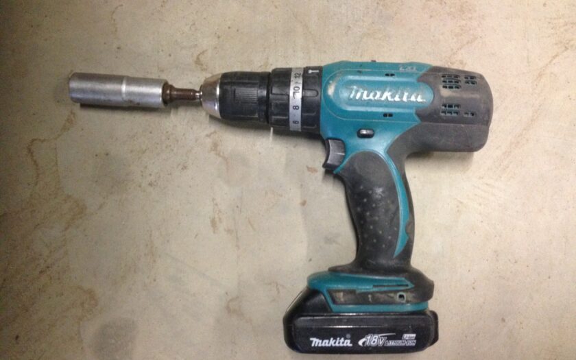 Makita 18 V Akkuschrauber mit Aufsatz für 19 er Schrauben